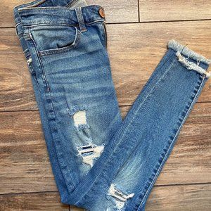 American Eagle Hi-Rise Distressed Jegging
